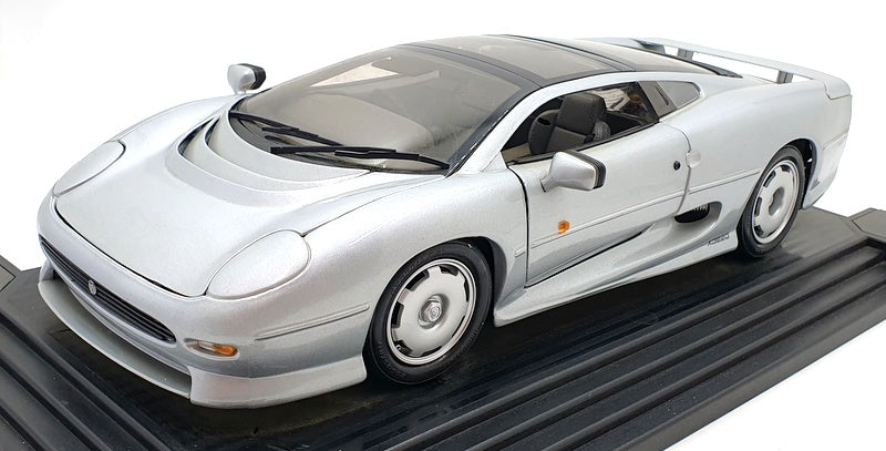 Maisto 1/12 Scale Diecast 33201 - 1992 Jaguar XJ220 - Silver