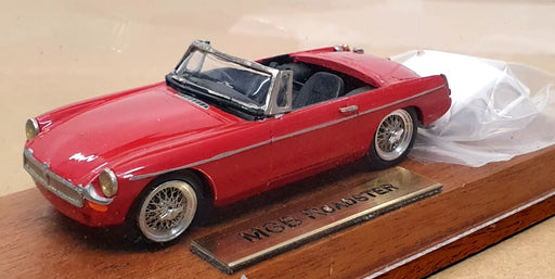 RAE Models 1/43 Scale KE020B - MG MGB Roadster - Red/White