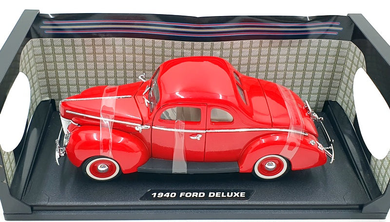 Motor Max 1/18 scale Diecast 73108 - 1940 Ford Deluxe - Red