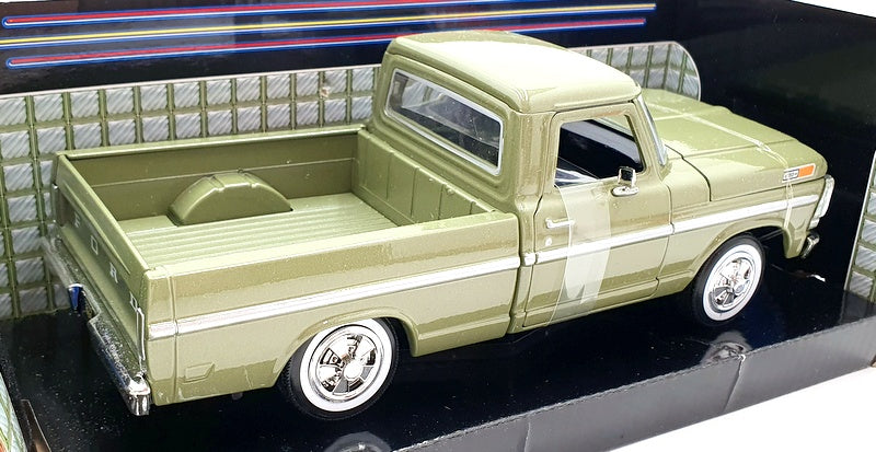 Motor Max 1/24 Scale Diecast 79315AC-GRN - 1969 Ford F-100 Pickup - Green