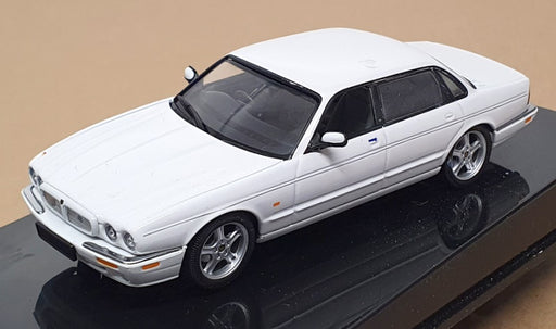 Autoart 1/43 Scale Diecast 53602 - Jaguar XJR - White