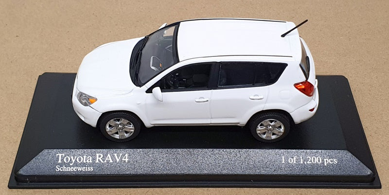 Minichamps 1/43 Scale Diecast 400 166571 - 2006 Toyota RAV4 - White