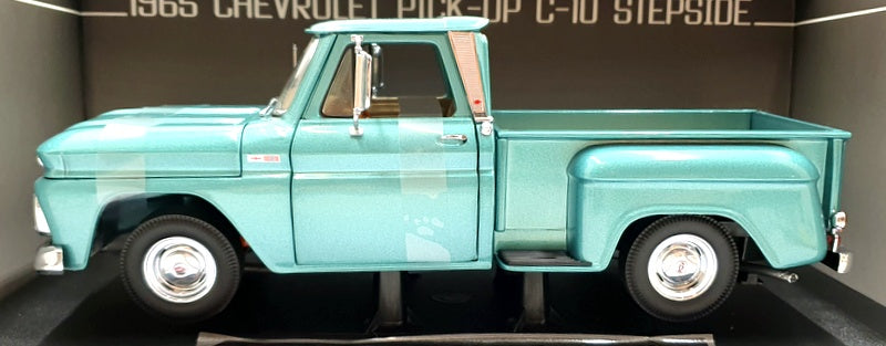 Sun Star 1/18 Scale Diecast 1382 - 1965 Chevrolet Pick Up C10 Stepside Turquoise