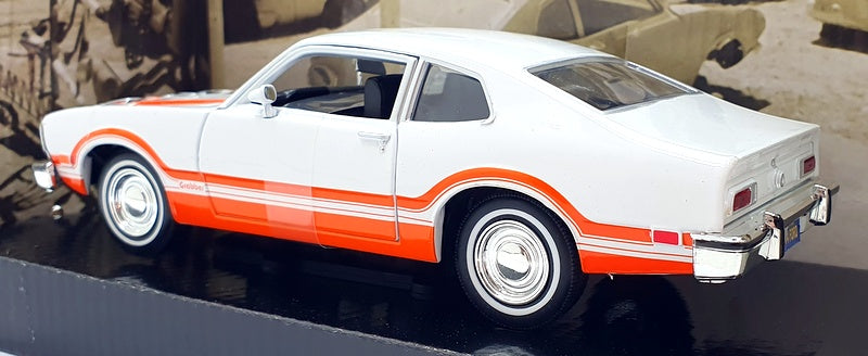 Motor Max 1/24 Scale 79043 - 1974 Ford Maverick Grabber - White/Orange