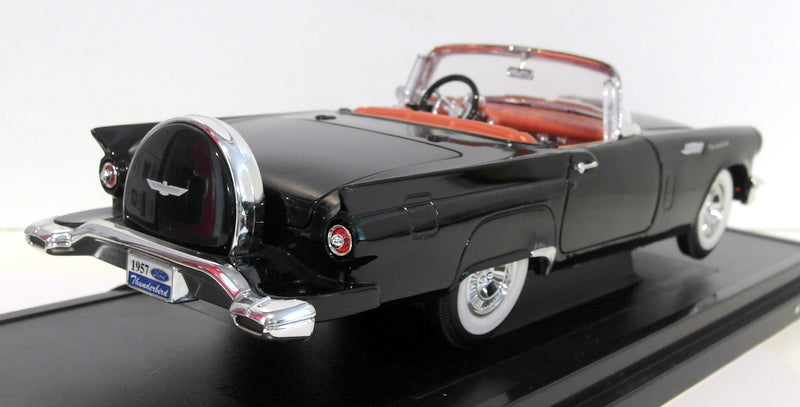 Road Signature 1/18 Scale - 92358 1957 Ford Thunderbird Black