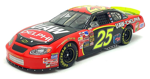 Action 1/24 Scale 401690 - Chevrolet Monte Carlo 2003 UAW-Delphi NASCAR #25