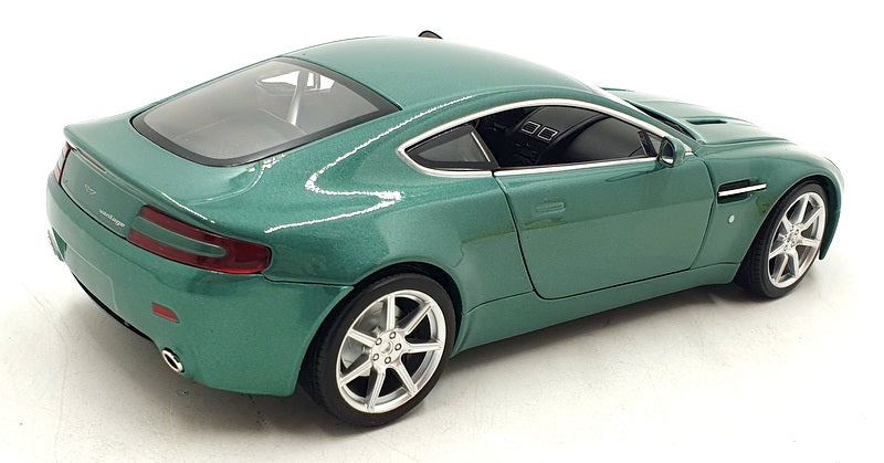 Hot Wheels 1/18 Scale Diecast DC141124M - Aston Martin V8 Vantage - Green