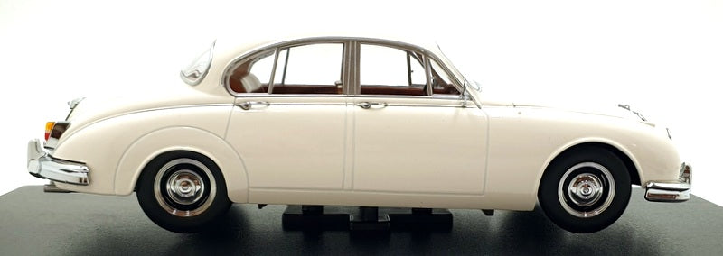 KK Scale 1/18 Scale KKDC181033 - 1962 Daimler 250 V8 LHD - White