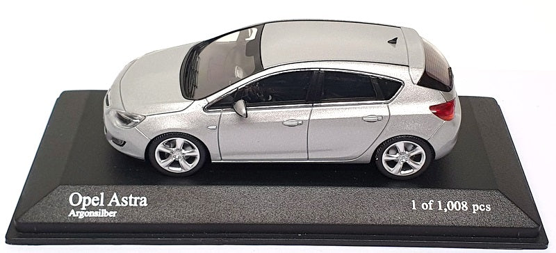 Minichamps 1/43 Scale Diecast 400 049000 - 2010 Opel Astra - Silver