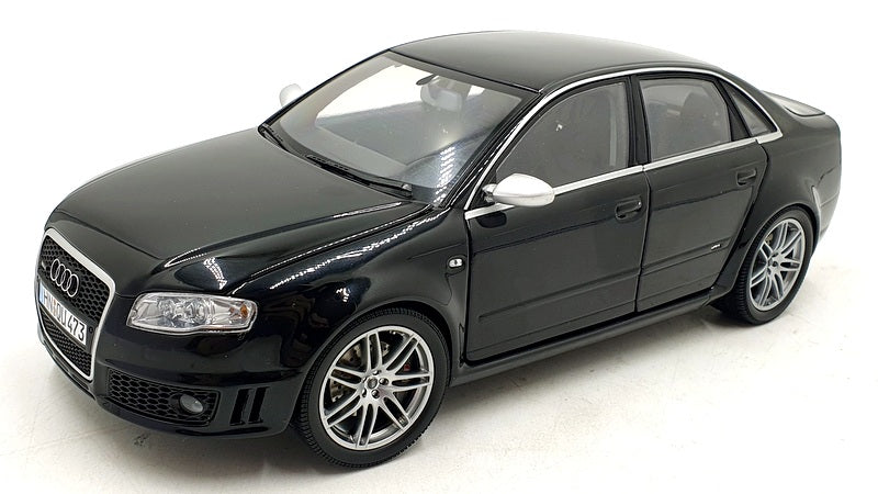 Minichamps 1/18 Scale Diecast 501.05.091.15 - Audi RS 4 - Black