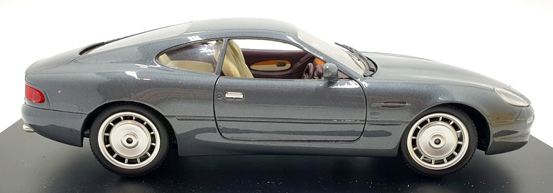 Guiloy 1/18 Scale Diecast M10932 - Aston Martin DB7 Grey with plinth