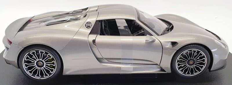 Welly 1/18 Scale Diecast 18051W - Porsche 918 Spyder With Roof - Grey