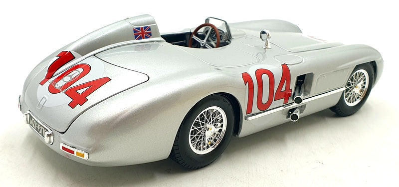 Maisto 1/18 Scale Diecast 31024K - Mercedes-Benz 300 SLR #104 - Silver