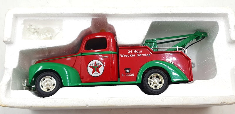 Ertl 1/25 Scale Diecast 19504 - 1940 Ford Wrecker - Texaco