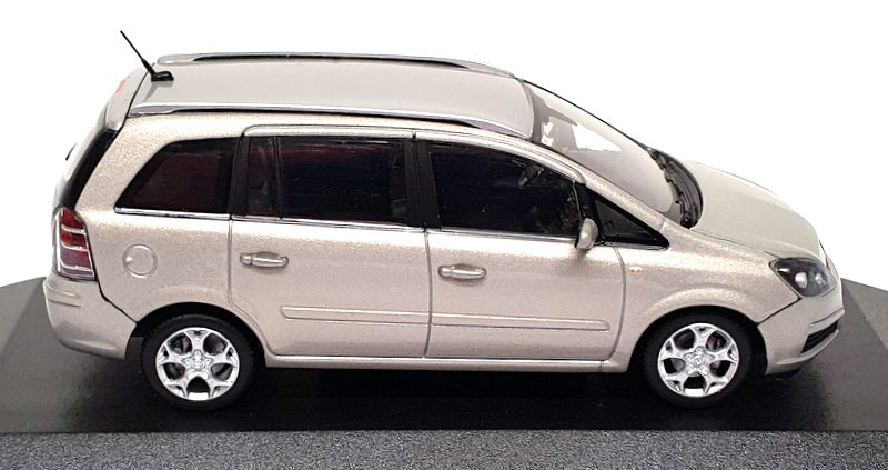 Minichamps 1/43 Scale Diecast 400 045400 - 2006 Opel Zafira - Silver