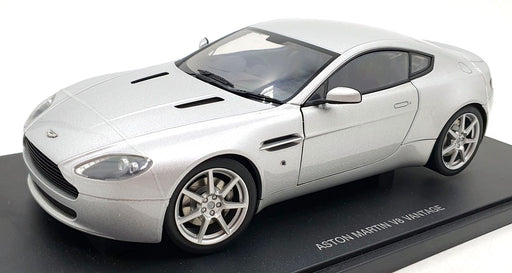 Autoart 1/18 Scale Diecast 70201 Aston Martin V8 Vantage - Titanium Silver