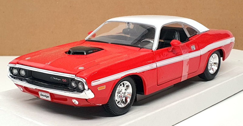 Maisto 1/24 Scale 31263 - 1970 Dodge Challenger R/T Coupe - Red/White