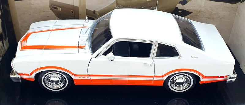 Motor Max 1/24 Scale 79043 - 1974 Ford Maverick Grabber - White/Orange