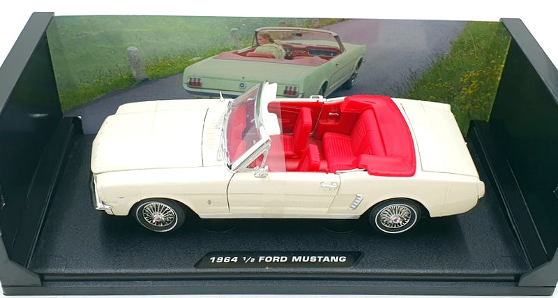 Motor Max 1/18 Scale 79833 007 Goldfinger '64 1/2 Ford Mustang Convertible White