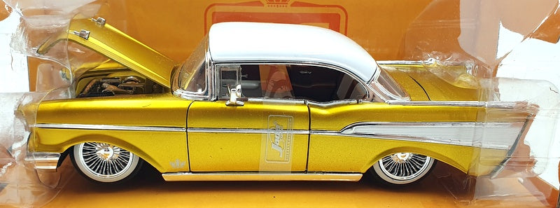 Jada 1/24 Scale Diecast 96463 - 1957 Chevrolet Bel Air - Gold/White