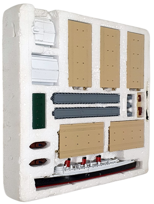 Hornby Minic Ships 1/1200 Scale M902 - Queen Mary Ocean Terminal Set