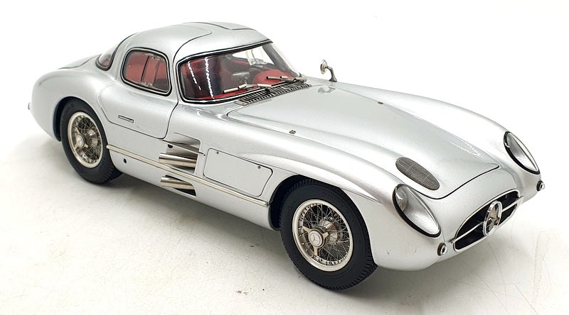 CMC 1/18 Scale M-076 Mercedes Benz 300 SLR 1955 Uhlenhaut Coupe Silver