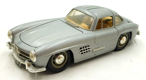 Burago 1/24 Scale Diecast 0522 - 1954 Mercedes Benz 300 SL - Silver