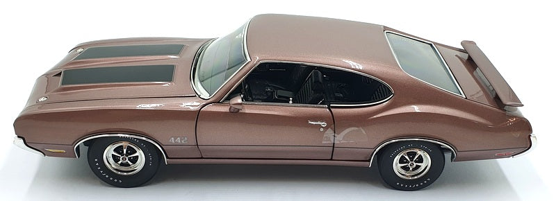 Acme 1/18 Scale Diecast A1805626 1970 Oldsmobile 442 - Regency Rose 