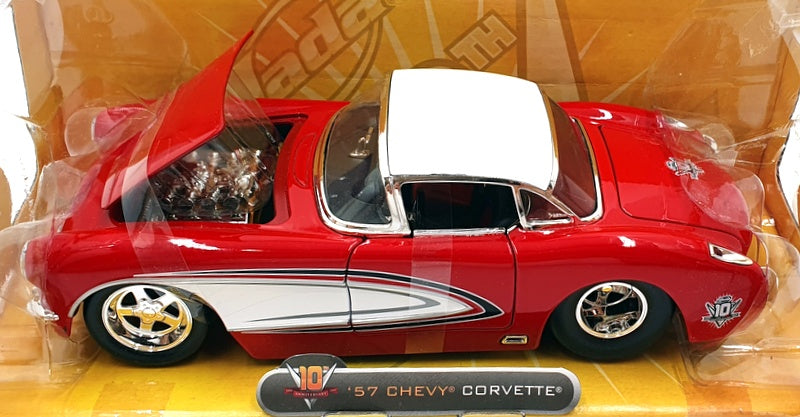 Jada - 1/24 Scale - 92346 1957 Chevrolet Corvette Red/White 10th Anniversary Ed