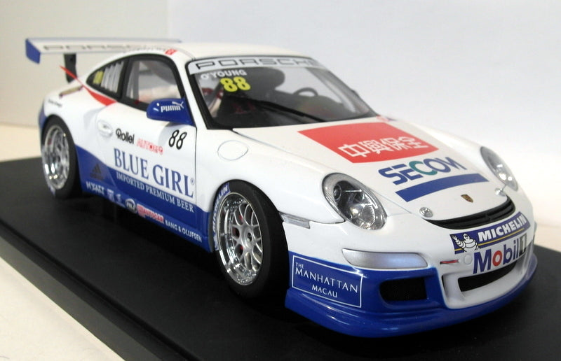 Autoart 1/18 Scale Diecast 80684 - Porsche 911 997 GT3 Cup 2006 PCCA Winner #88