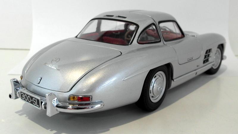 Minichamps 1/18 Scale diecast 180 039000 - Mercedes Benz 300sl 1954 Silver