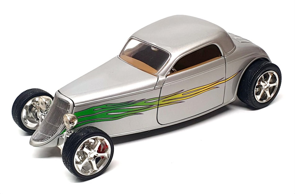 Road Signature 1/18 Scale Diecast 8823F - 1933 Ford Coupe - Silver