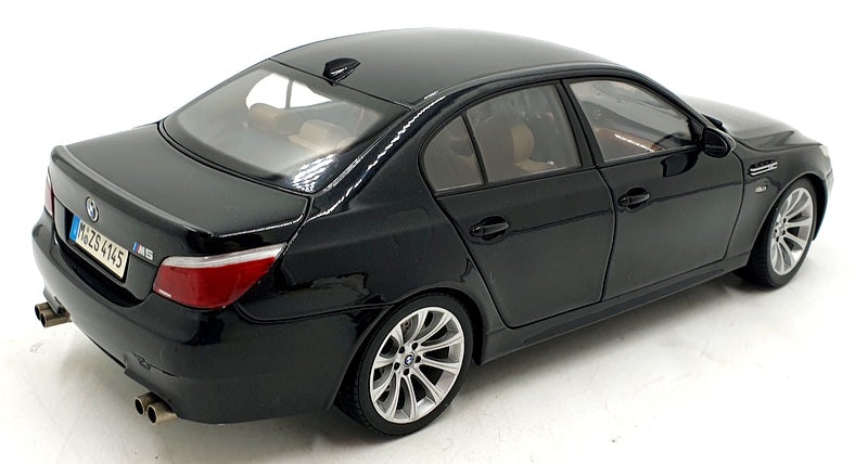 Kyosho 1/18 Scale Diecast 80 43 0 391 749 - BMW M5 - Black