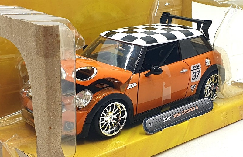 Jada 1/24 Scale Diecast 92092 - 2007 Mini Cooper - Orange