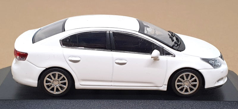 Minichamps 1/43 Scale 400 166900 - 2009 Toyota Avensis - White