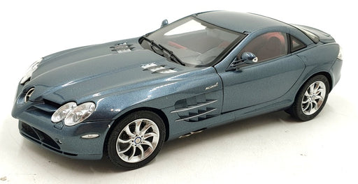 CMC 1/18 Scale Diecast M-045C Mercedes-Benz SLR McLaren 2003 - Grey