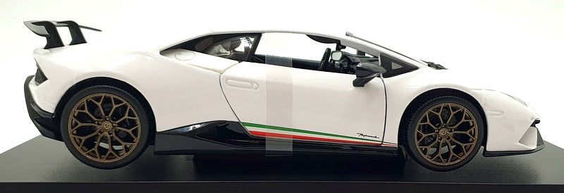 Maisto 1/18 Scale Diecast 46629 - Lamborghini Huracan Performante - White