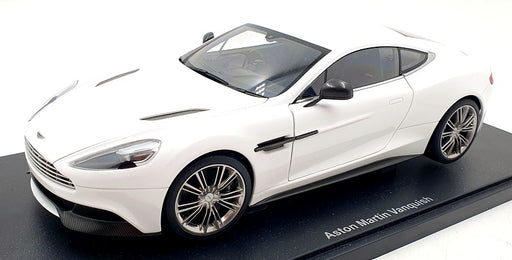 Autoart 1/18 Scale Diecast 70250 - Aston Martin Vanquish - Glossy White