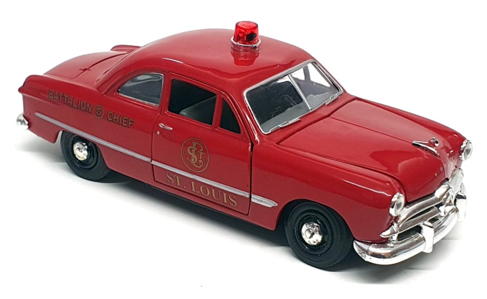 Motor Max 1/24 Scale 2624H - 1949 Ford Battalion Fire Chief St. Louis - Red