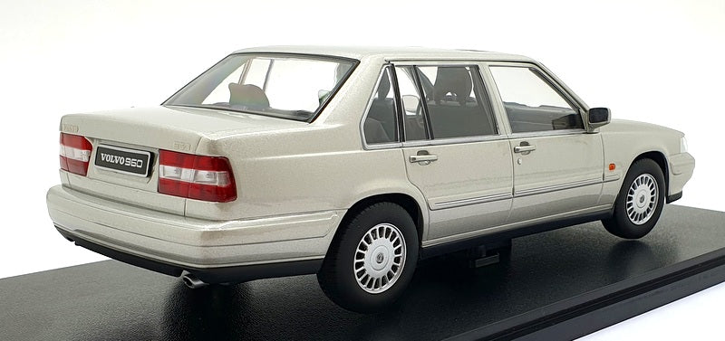 Triple9 1/18 Scale T9-18000301 - Volvo 960 - Met. Silver Sand