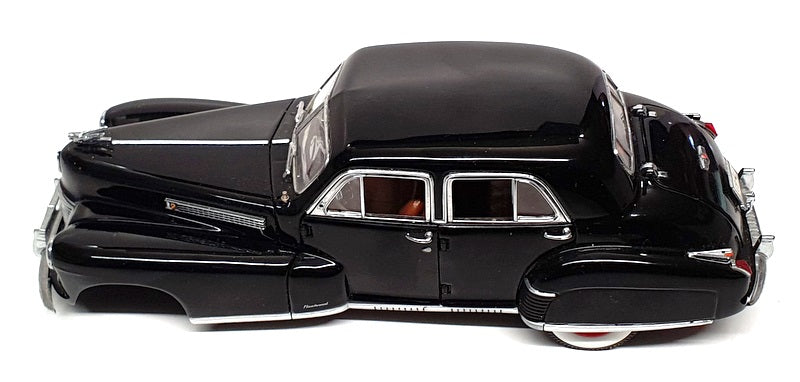 Danbury Mint 1/24 Scale 18125A - 1941 Cadillac Fleetwood S60 Special - Black