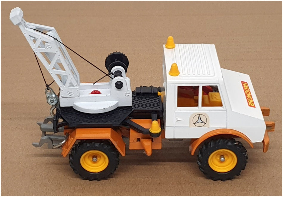 Britains 1/32 Scale 9915 - Mercedes Benz Breakdown Truck - White