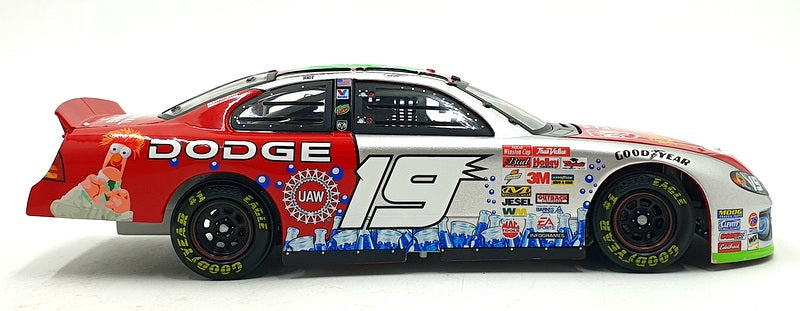 Action 1/24 Scale 102898 - Dodge Intrepid R/T 2002 Muppets NASCAR #19