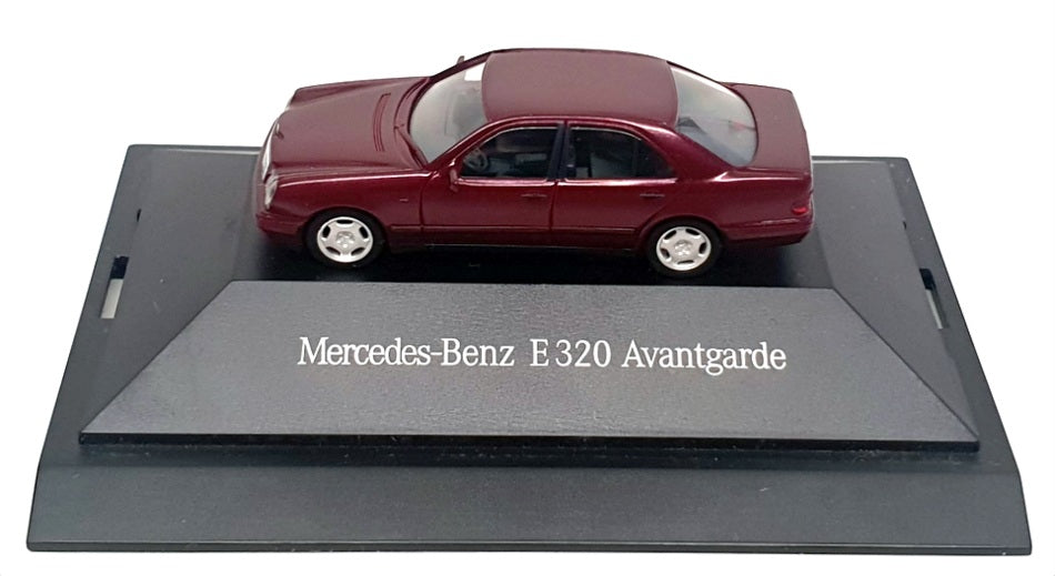 Herpa 1/87 Scale B 6 600 5624 - Mercedes Benz E 320 - Burgundy