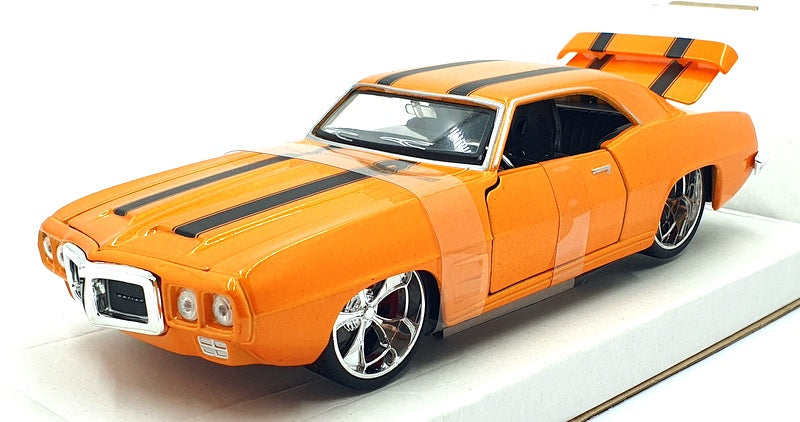 Maisto 1/24 Scale Diecast 31900 - Pontiac Firebird - Orange