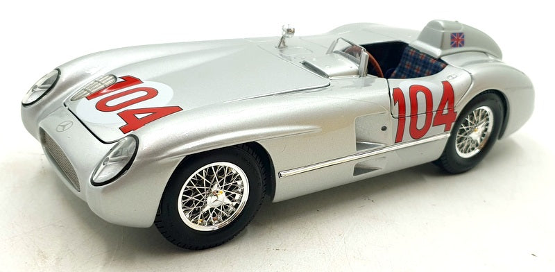 Maisto 1/18 Scale Diecast 31024K - Mercedes-Benz 300 SLR #104 - Silver