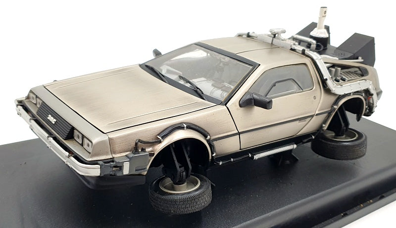 Sunstar 1/18 Scale 2711 Back To The Future Part 1 Time Machine Delorean