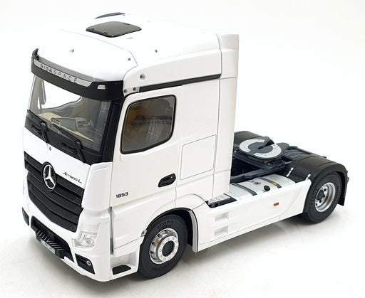 Solido 1/24 Scale Diecast S2400203- 2019 Mercedes-Benz Actros L - White