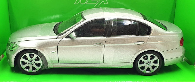 Welly NEX 1/24 Scale Diecast 22465W - BMW 330i - Silver