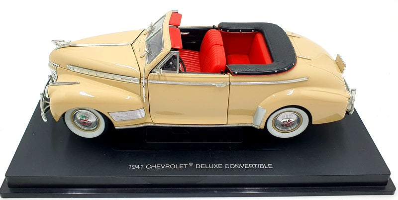 Universal Hobbies 1/18 Scale 12624A - 1941 Chevrolet Deluxe Convertible - Cream